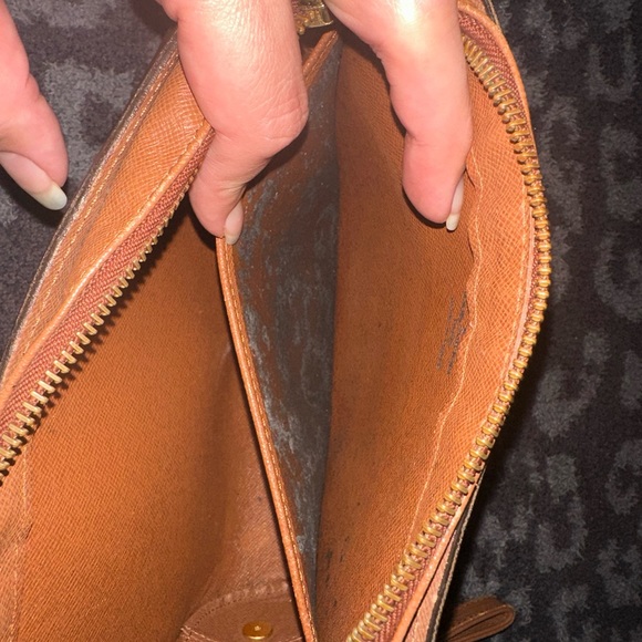 Louis Vuitton Orsay wristlet/clutch - Picture 4 of 8